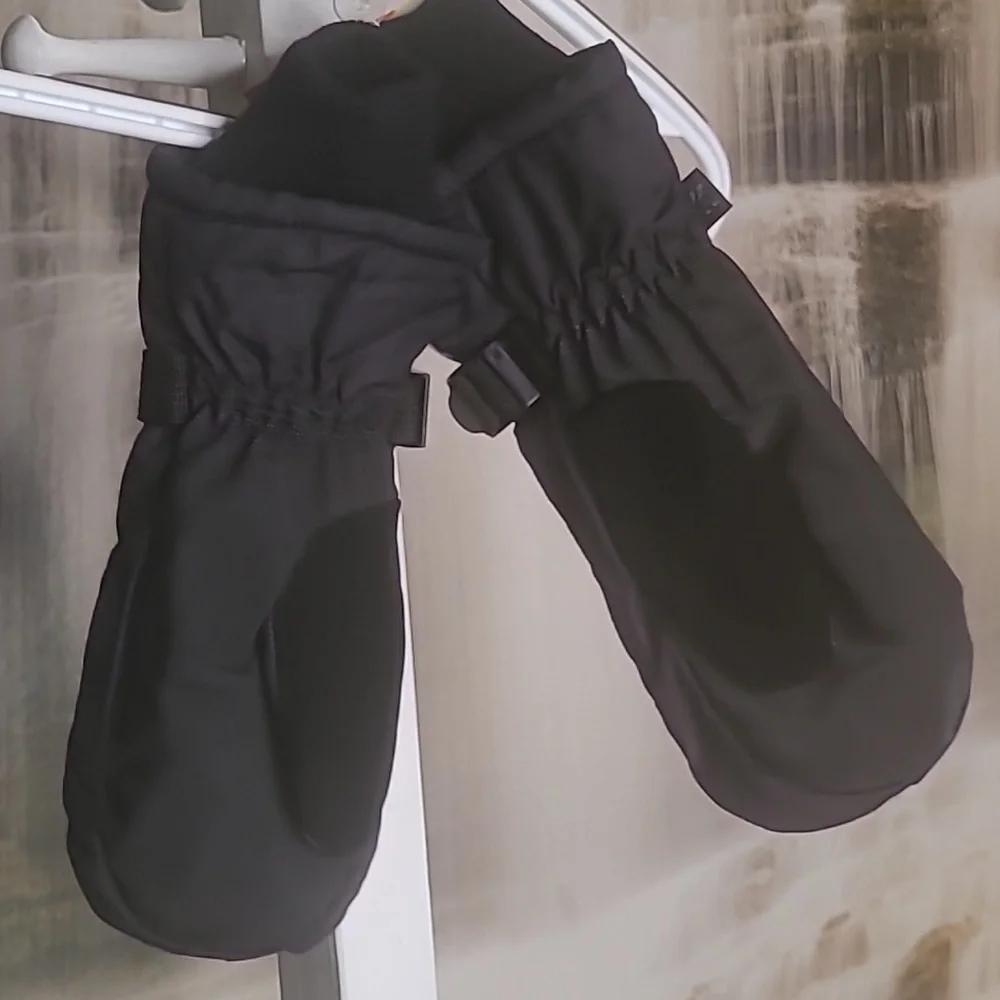 New with tags! All in Motion Kids boys black snow sport winter mittens size 8-14